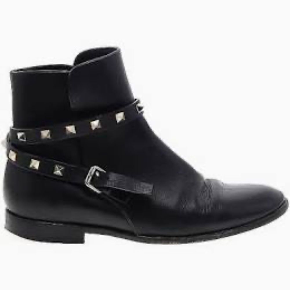 Valentino Black Leather Ankle Studded Boots Sleek Design Size 41 - Like New